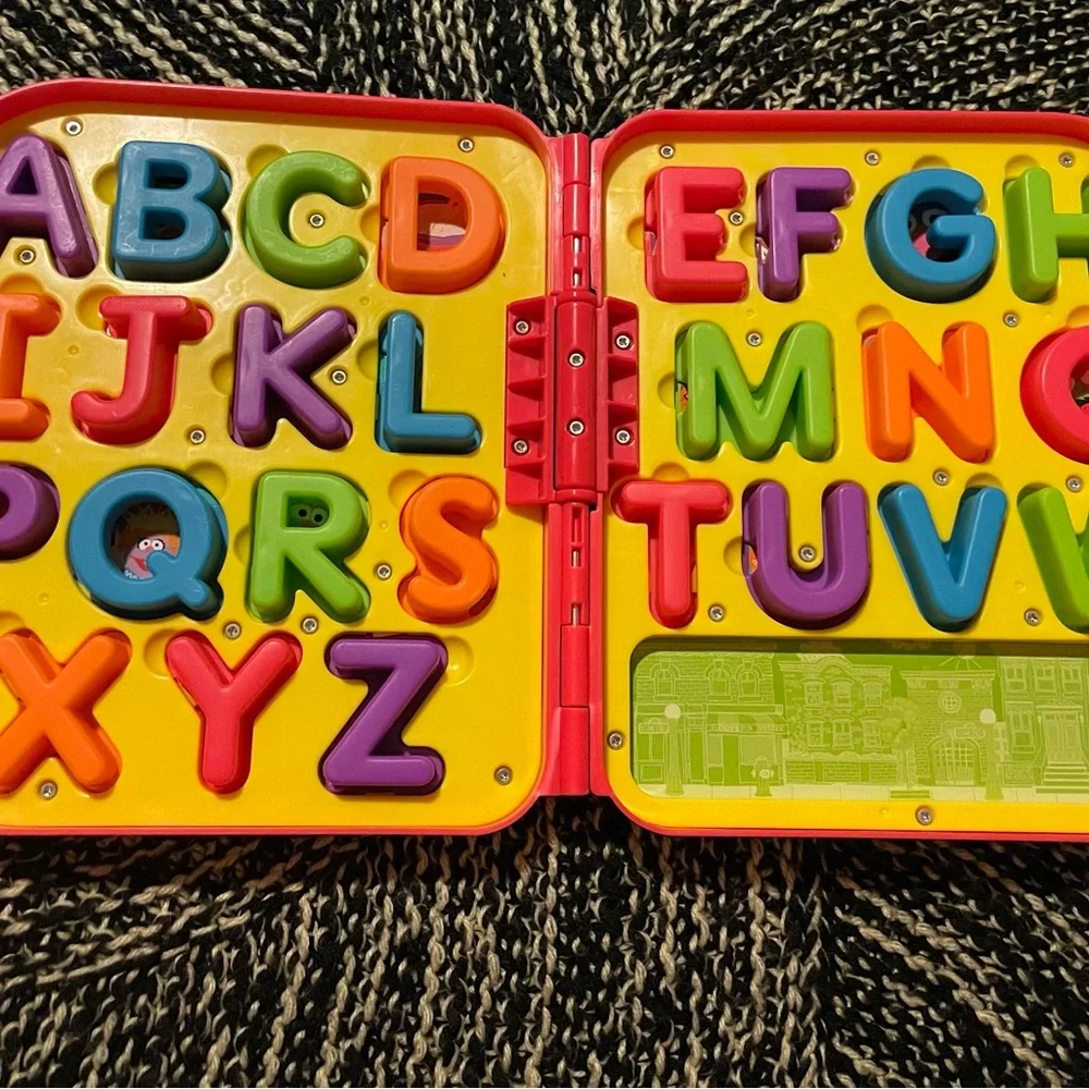 Sesame Street Elmo on the go case with letters
